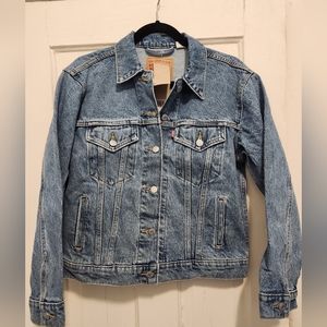 NWT Levi's Women's Ex-boyfriend trucker Denim Jacket